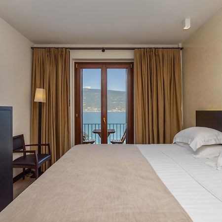 גרגננו Hotel Meandro - Lake View מראה חיצוני תמונה