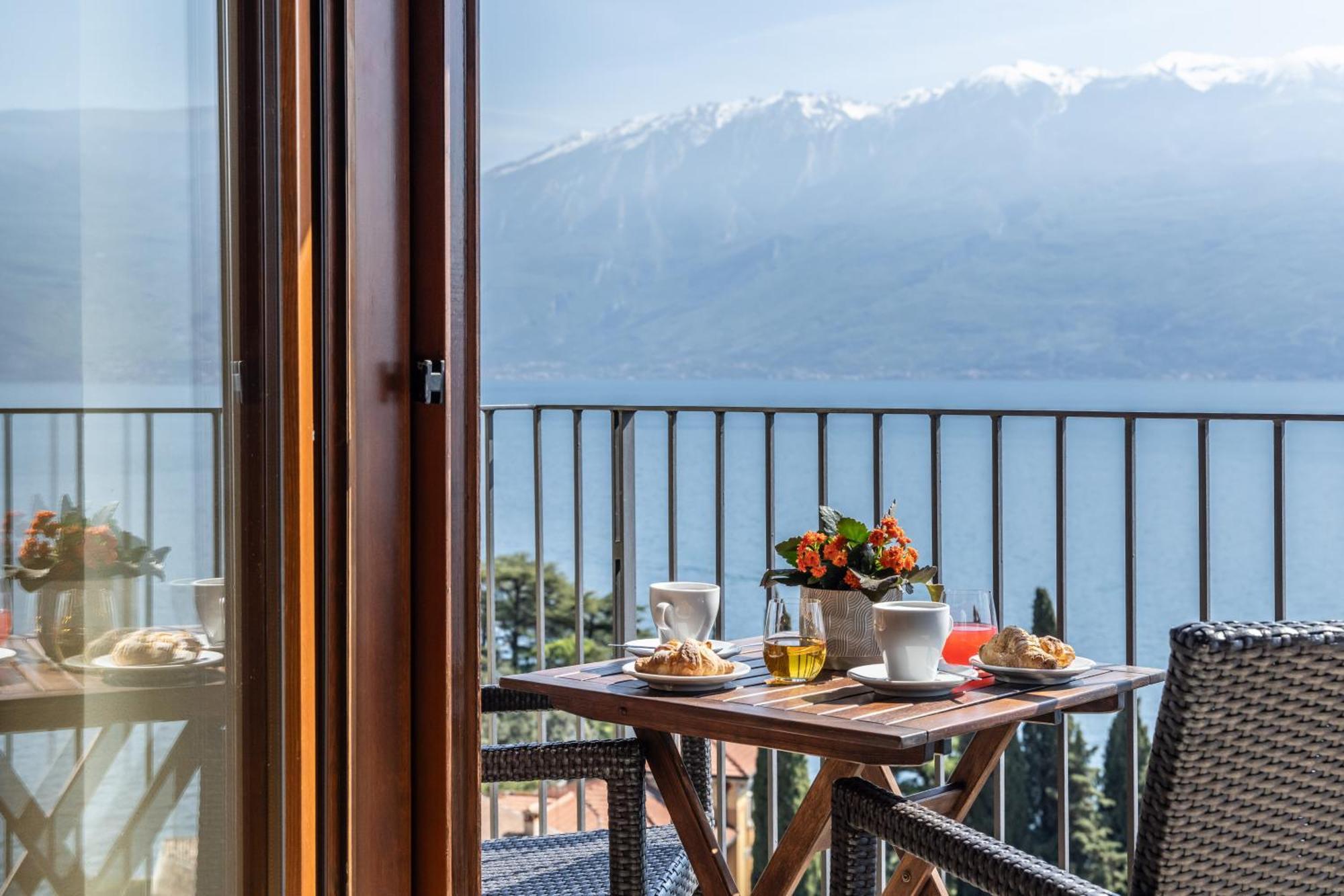 גרגננו Hotel Meandro - Lake View מראה חיצוני תמונה