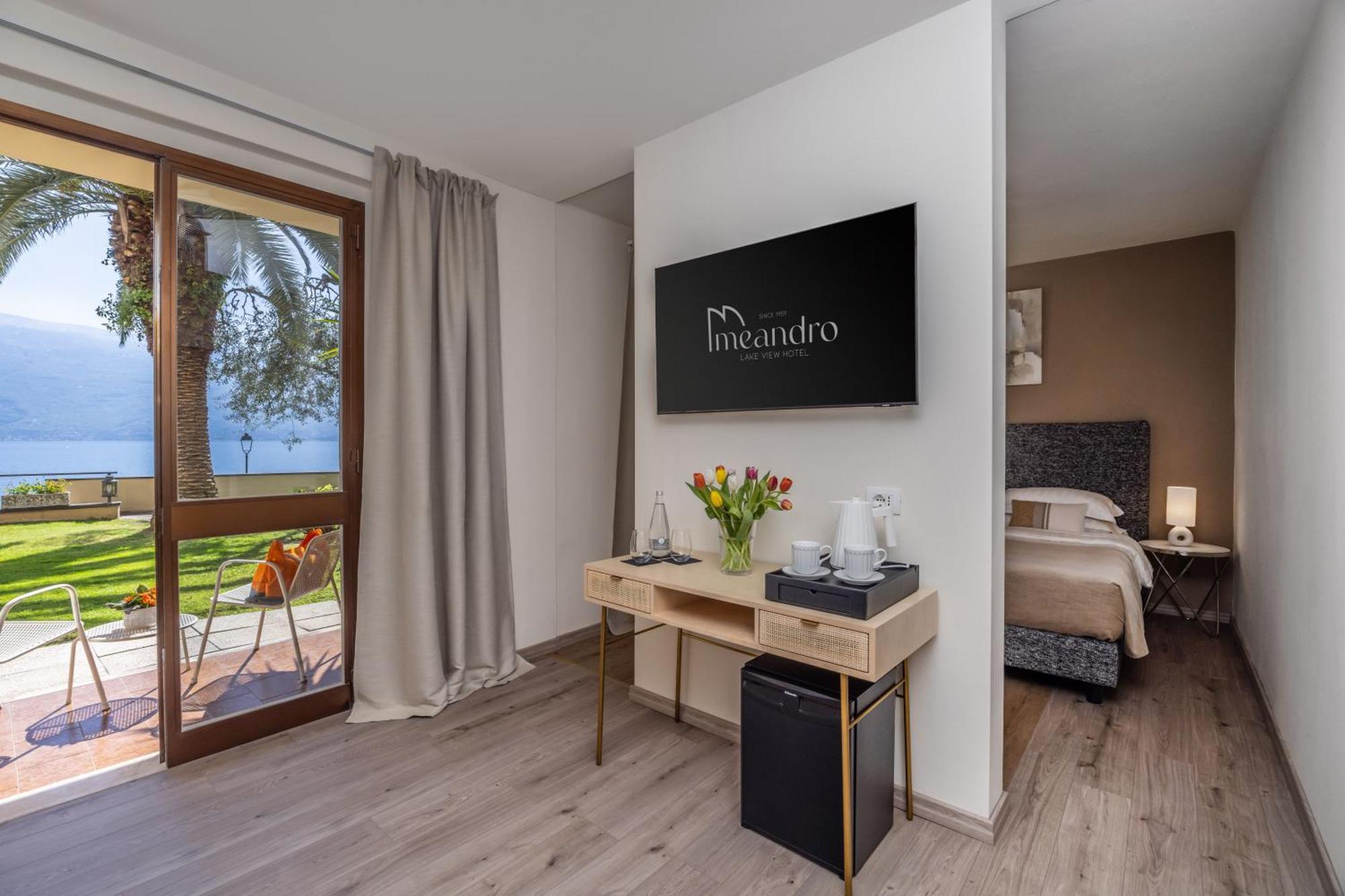 גרגננו Hotel Meandro - Lake View מראה חיצוני תמונה