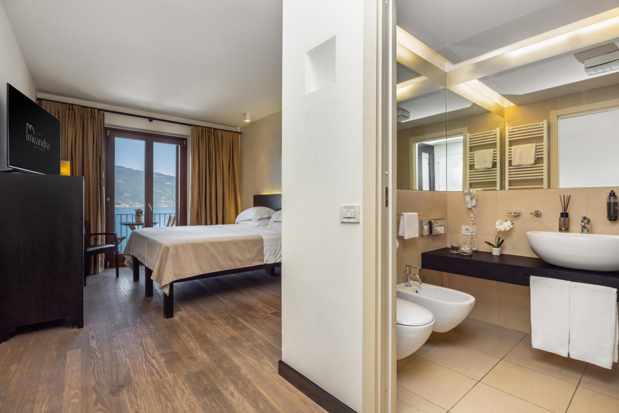 גרגננו Hotel Meandro - Lake View מראה חיצוני תמונה